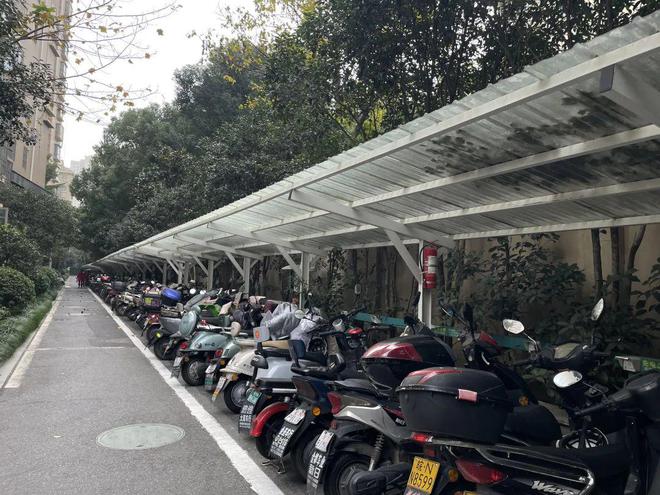 楼街道小东街社区：凝心聚合力 共筑美好家园凯发k8国际娱乐首选【文明创建在行动】鼓(图2)