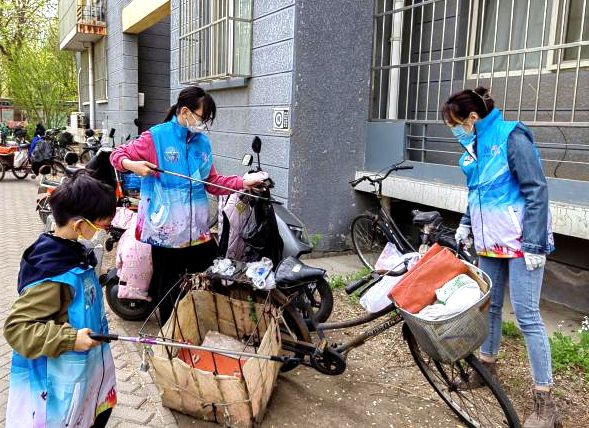 口的“爆改”打造多彩龙腾苑六区社区凯发k8赞助马竞“六色助力”！家门(图8)