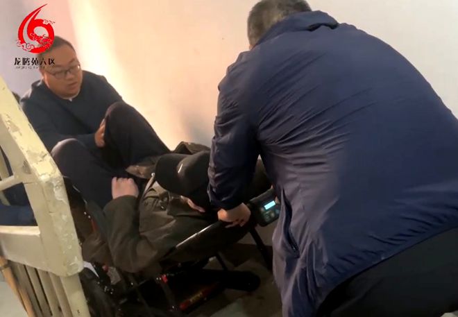 口的“爆改”打造多彩龙腾苑六区社区凯发k8赞助马竞“六色助力”！家门(图10)