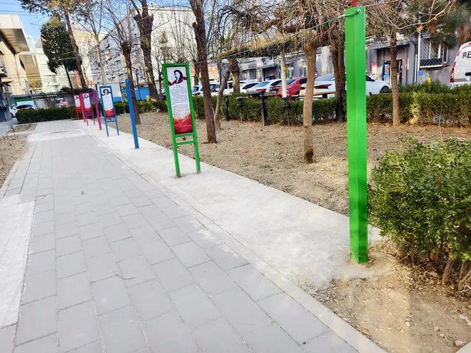 社区便民晾衣杆让居民省心省力→凯发k8网站晾晒有去处顺义这(图2)